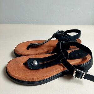 BAMBOO Black Sandals Size 8.5 Thong Adjustable Strap Toe Style‎ Soft Insole Flat
